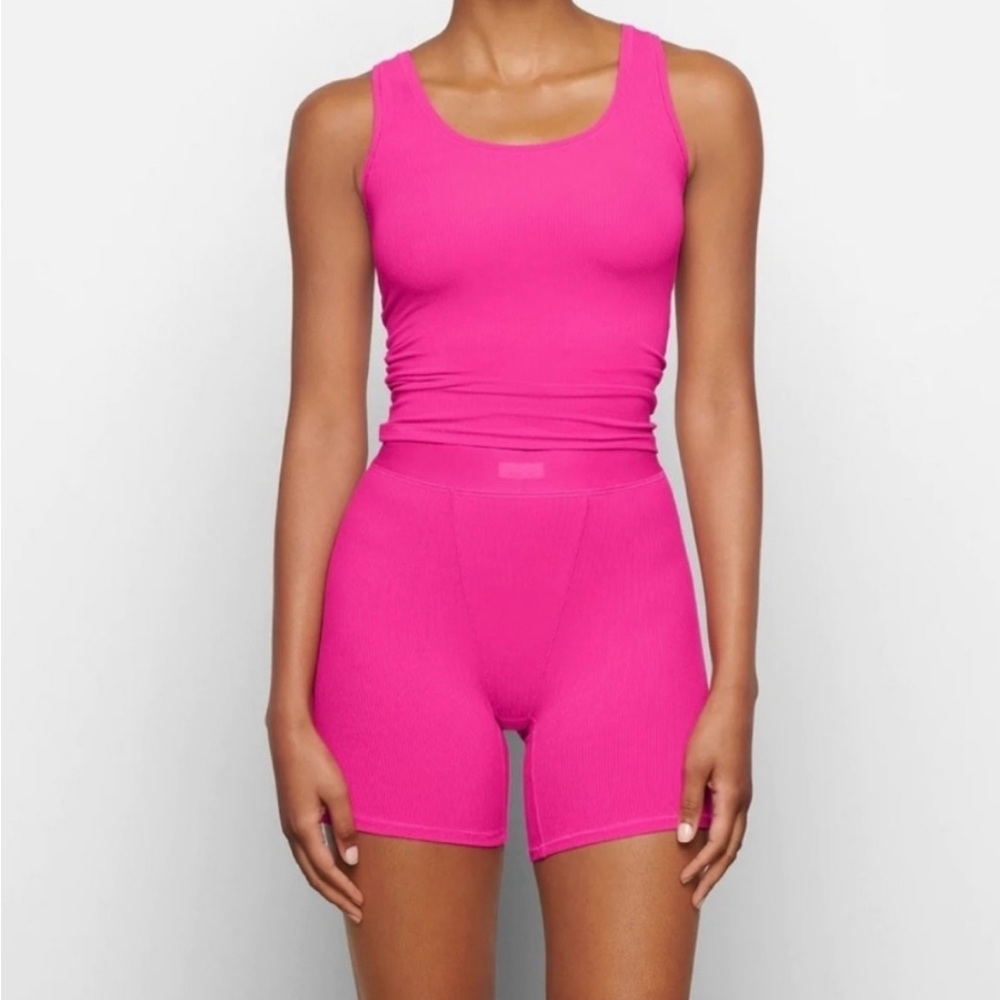 Skims rib boxer. Rare-Hot pink. XS. Brand new. Tags still attached